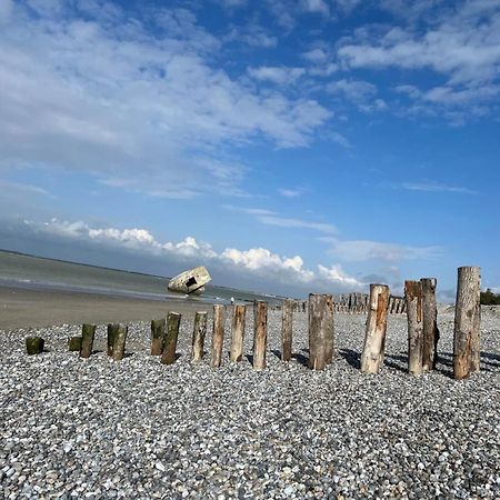 La Vue Mers: Panoramic Sea Views with Beach-Side Convenience Exterior photo