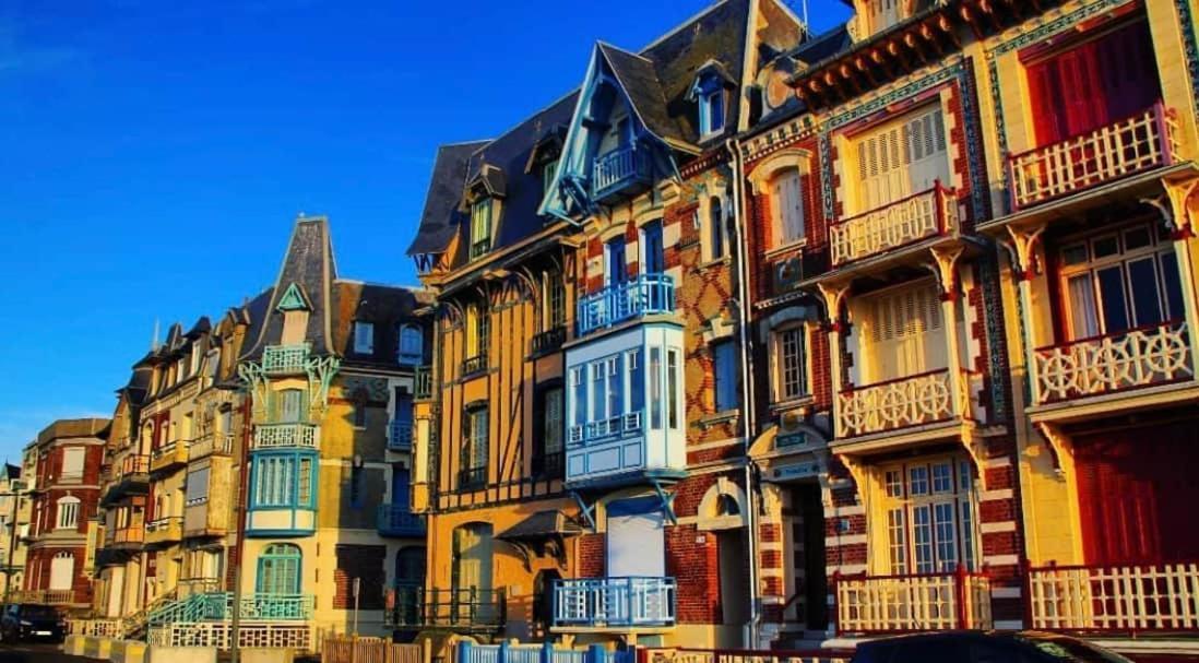 La Vue Mers: Panoramic Sea Views with Beach-Side Convenience Exterior photo